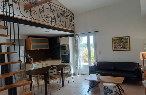 Mormoiron House | Gite sur Domaine Viticole Avec Piscine Chauffée