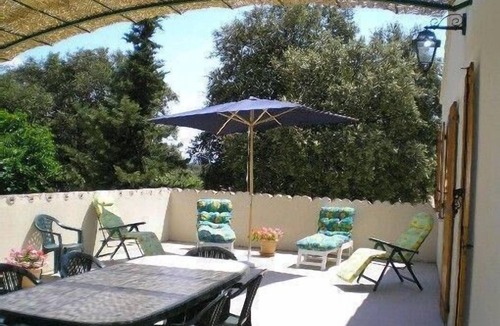 Le Barroux House | Gite with swimming pool at the foot of Mt Ventoux