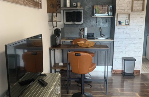 Dampierre Cottage | GÎTES 23M2 with terrace, heated pool, SPA and sauna