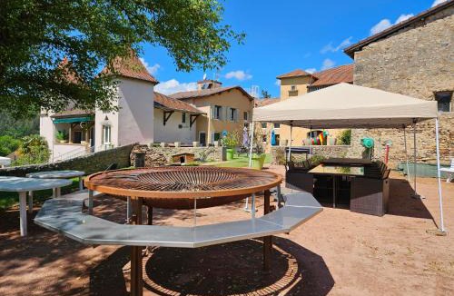 Bourgvilain House | Gites de groupes Les Muriers