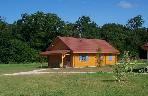Commenailles Ski Chalet | Gîtes of 75m², sleeps 6 with swimming pool (JURA)