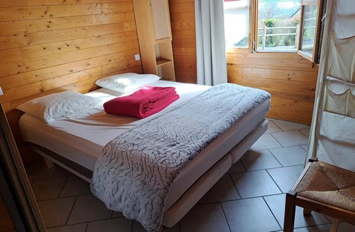 Saint-Flour Ski Chalet | Gites Salères Piscine au sel Chauffée D'avril à Novembre et Spa de Nov-avril