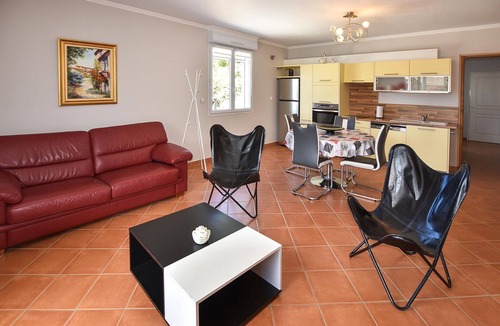 Villes-sur-Auzon House | Gorgeous home in Villes- sur- Auzon with WiFi