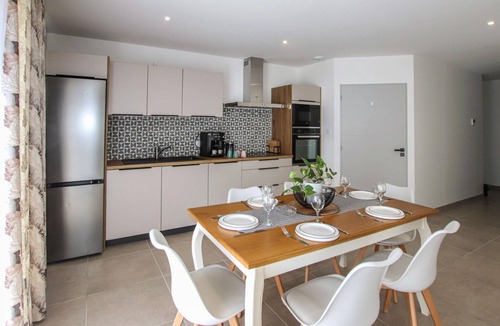 Die House | Gorgeous home in Die with house a mountain view