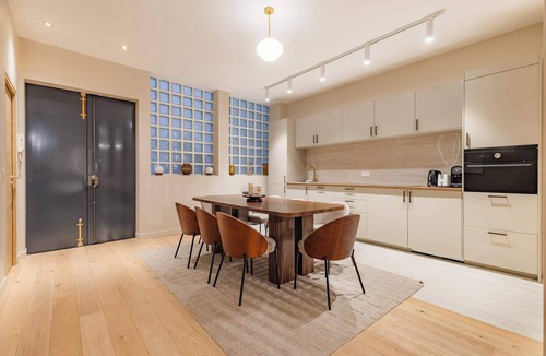 Quartier de la Porte-Saint-Denis Apartment | Grand 4 pièces climatisé avec patio à Paris