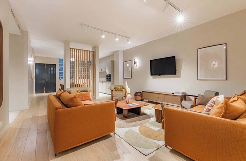 Quartier de la Porte-Saint-Denis Apartment | Grand 4 pièces climatisé avec patio à Paris