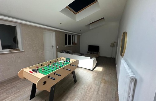 Coudes Apartment | Grand appartement au centre du village proche de l A75