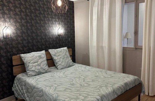Coudes Apartment | Grand appartement au centre du village proche de l A75