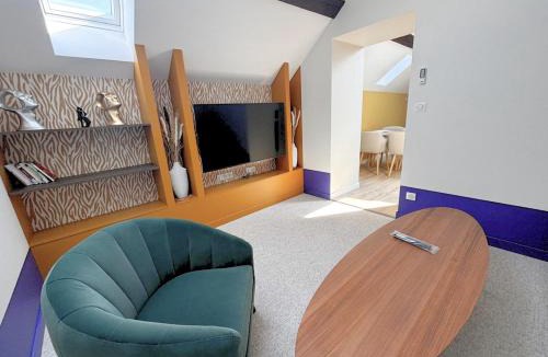 Lons-le-Saunier Apartment | Grand duplex haut de gamme, 4pers, hyper centre, climatisation, stationnements à 10m , très calme