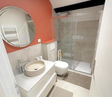 Lons-le-Saunier Apartment | Grand duplex haut de gamme, 4pers, hyper centre, climatisation, stationnements à 10m , très calme