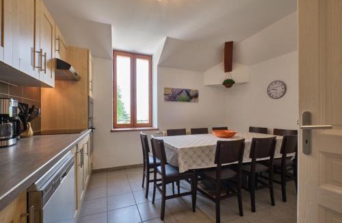 Saint-Geoire-en-Valdaine Apartment | Grand Gîte du Château de St Geoire