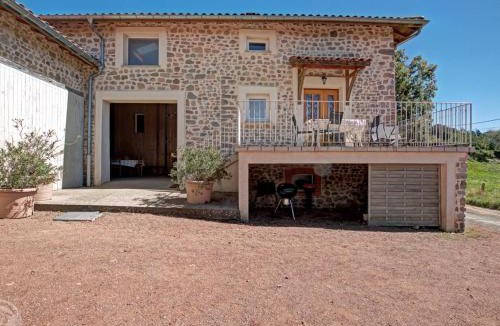 Chirassimont House | Grand Gîte 6 Chambres avec Cheminée, Animaux Acceptés, Campagne Lyon-Roanne - FR-1-496-65