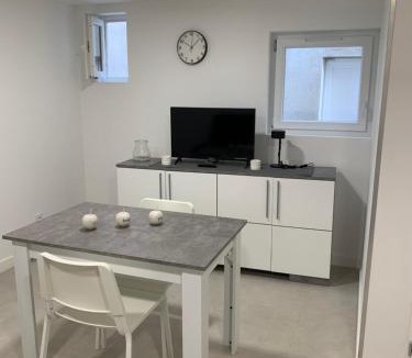 Montceau-les-Mines Apartment | Grand studio climatisée