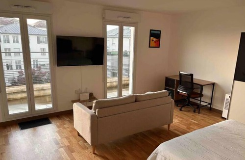 Villeneuve-le-Roi Apartment | Grand Studio de 37m2 Avec Terrasse de 12m2