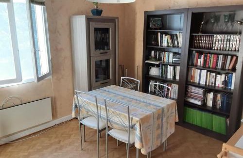 Saint-Flour Apartment | Grand T1 meublé