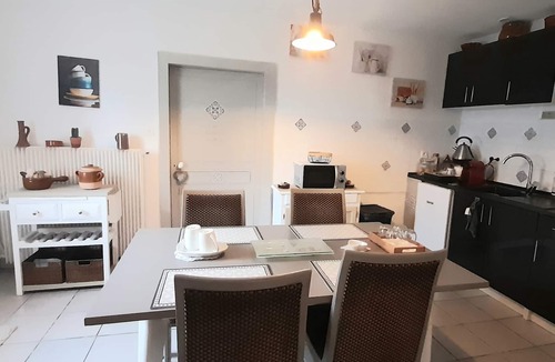 Chissey-sur-Loue Bed & Breakfast | Grande Chambre D'hôte Avec Coin Cuisine. Idéal Pour Couple Avec Enfants