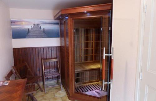 Saint-Pourcain-sur-Sioule House | Grande maison à Saint-Pourçain avec piscine, sauna et WiFi - FR-1-489-60