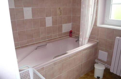 Saint-Pourcain-sur-Sioule House | Grande maison à Saint-Pourçain avec piscine, sauna et WiFi - FR-1-489-60