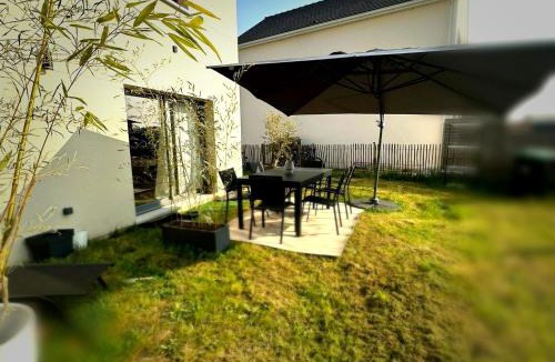 Bruyeres-le-Chatel Villa | Grande maison familiale avec jardin, proche Paris & Orly