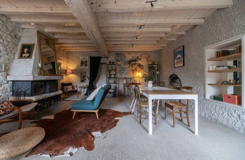 Creuzier-le-Neuf Cottage | Grande Maison design, terrasse, jardin, parking