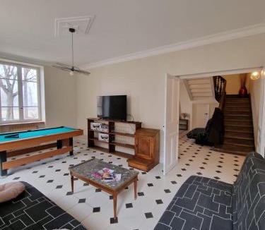 Tain-l'Hermitage House | Grande Maison meublée tout équipé Wifi, Télé, Billard - Demeure de 196 m2 à Tain l'hermitage - 5 Chambres - 12 Couchages