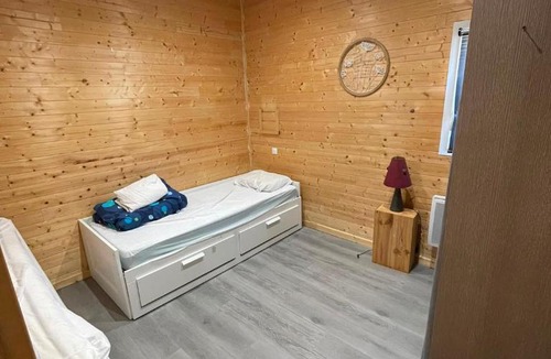 Reventin-Vaugris Villa | Grande maison plain pied,campagne, proche A7,parking privé, idéal pro et famille nombreuse