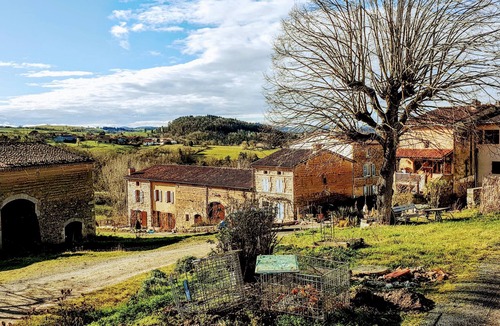 Trezioux Other | Grote boerderij met zwembad en zicht op de vulkanen van de Auvergne.
