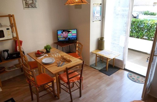 Bagneres-de-Luchon Apartment | Ground Floor 2-Room Apartment with Garden, Parking, Near Shops and Thermes