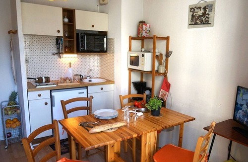 Bagneres-de-Luchon Apartment | Ground Floor 2-Room Apartment with Garden, Parking, Near Shops and Thermes