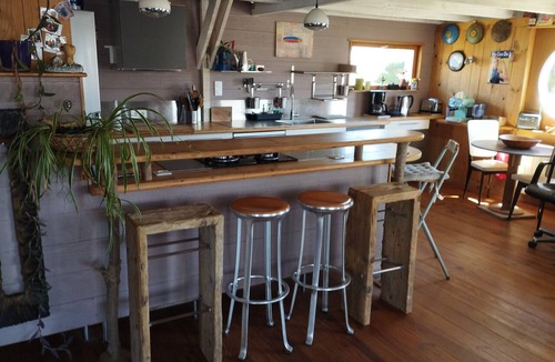 Ilot 11 Ski Chalet | Gruissan plage, 100 m from the beach, sea view 4 people, atypical chalet!