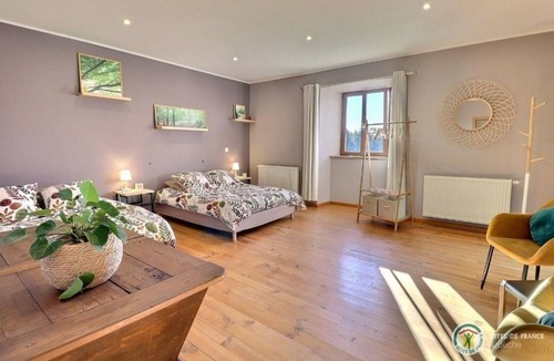 Saint-Jean-Roure Bed & Breakfast | Guest house and table in Ardèche