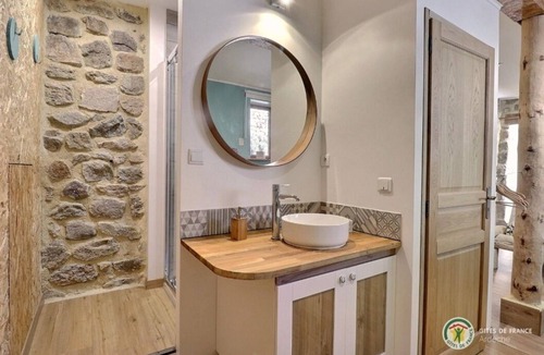 Saint-Jean-Roure Bed & Breakfast | Guest house and table in Ardèche