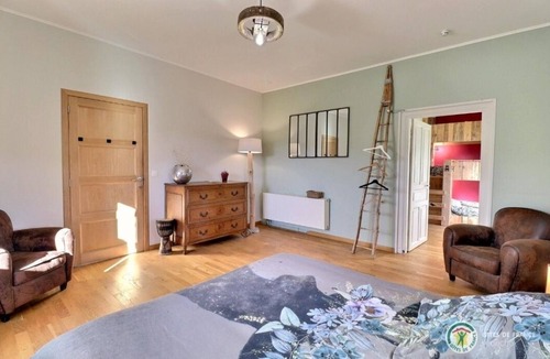 Saint-Jean-Roure Bed & Breakfast | Guest house and table in Ardèche