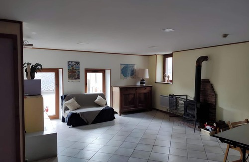 Saint-Jean-de-Vaulx House | Guest House 'Chambre 6' with Shared Terrace, Private Garden and Wi-Fi
