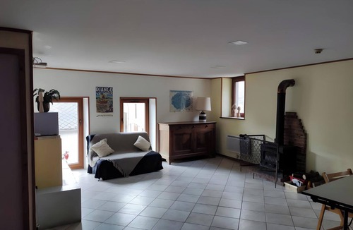 Saint-Jean-de-Vaulx House | Guest House 'Chambre 5' with Shared Terrace, Private Garden and Wi-Fi