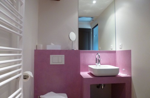 Beaumont-sur-Grosne Bed & Breakfast | Guest Room "Chambre Chocolat" with Shared Pool, Shared Terrace and Wi-Fi