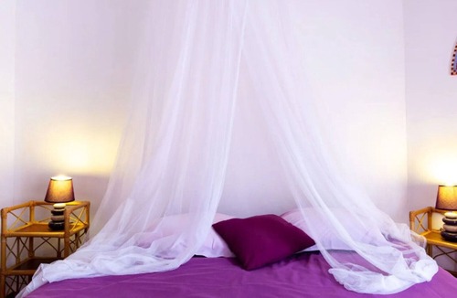 L'Epine Bed & Breakfast | Guest Room “Chambre Ancolie” – Private Terrace, Shared Garden, Wi-Fi, E-Bike Friendly