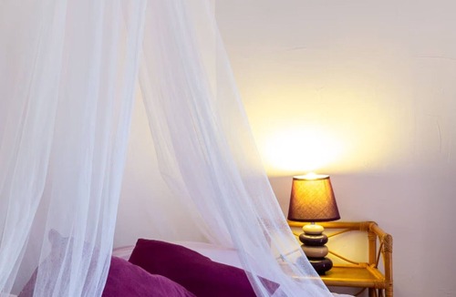 L'Epine Bed & Breakfast | Guest Room “Chambre Ancolie” – Private Terrace, Shared Garden, Wi-Fi, E-Bike Friendly