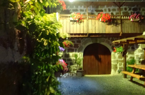 Lafarre Bed & Breakfast | Guest Room 'Chambre Églantine' with Mountain View, Shared Garden and Wi-Fi