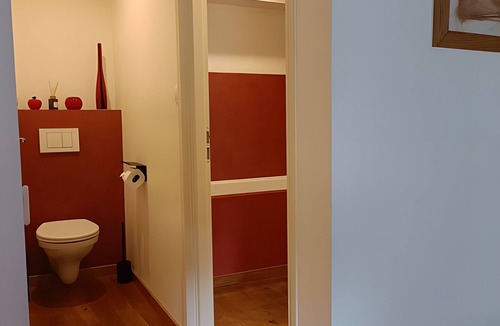 Beaumont-sur-Grosne Bed & Breakfast | Guest Room 'Carmin' with Shared Pool, Shared Terrace and Wi-Fi