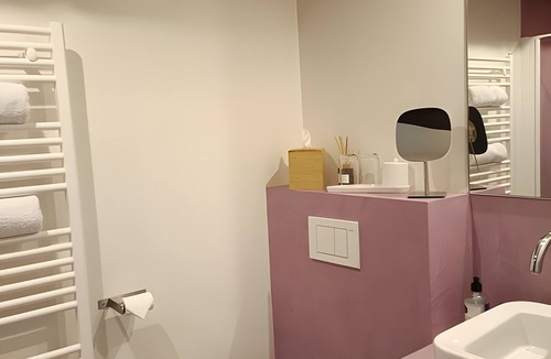 Beaumont-sur-Grosne Bed & Breakfast | Guest Room "Chambre Chocolat" with Shared Pool, Shared Terrace and Wi-Fi