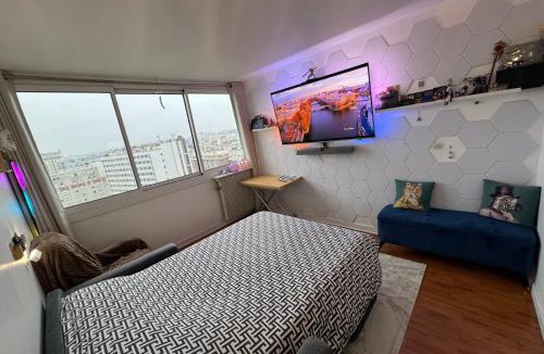 Asiatique House | Guest room in a shared apartment - Metro 7 and Tramway T3a