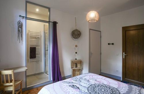 Saint-Franc Bed & Breakfast | Guest Room "L’attrape-rêves": Mountain View, Shared Garden & Wi-Fi