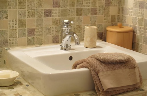 Saint-Hubert Bed & Breakfast | Guest Room "La Chambre du Jardinier" with Shared Terrace, Garden, and Wi-Fi