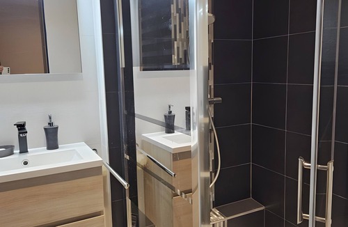 Longvilliers Bed & Breakfast | Guest Room "Le Relais Du Lavoir - L'aulne" with Shared Pool, Terrace and Wi-Fi