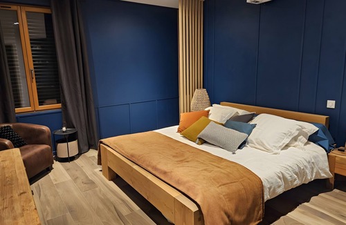 Longvilliers Bed & Breakfast | Guest Room "Le Relais Du Lavoir - L'aulne" with Shared Pool, Terrace and Wi-Fi