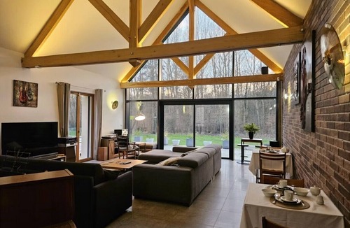 Longvilliers Bed & Breakfast | Guest Room "Le Relais Du Lavoir - L'aulne" with Shared Pool, Terrace and Wi-Fi