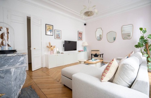 Quartier de la Porte-Saint-Denis Apartment | GuestReady - A classic touch of Parisian glamour