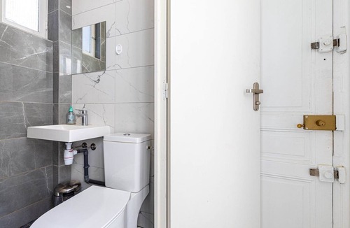 Saint-Vincent-de-Paul Apartment | GuestReady - Sunlit Serenity near Montmartre