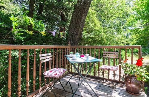 Roynac Apartment | Gypsy Caravan by the Stream - Drôme Provençale (2 people)